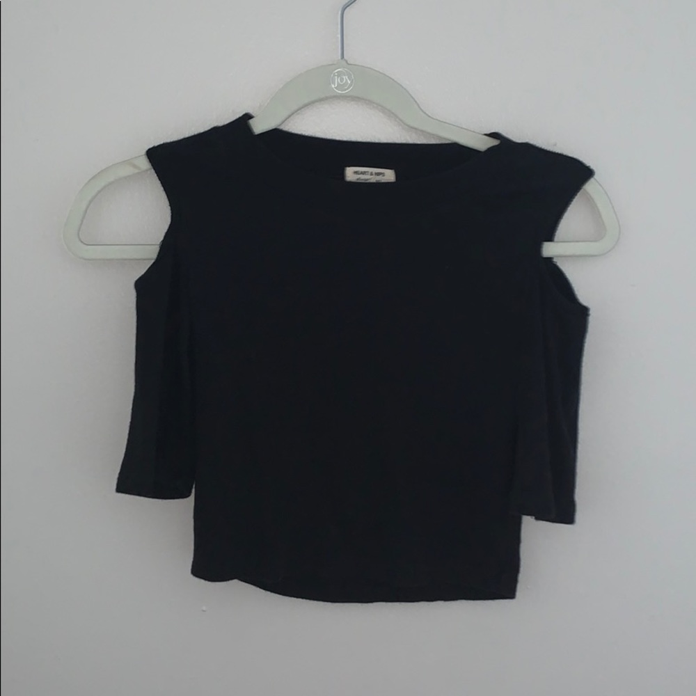 Cut out shoulder crop top